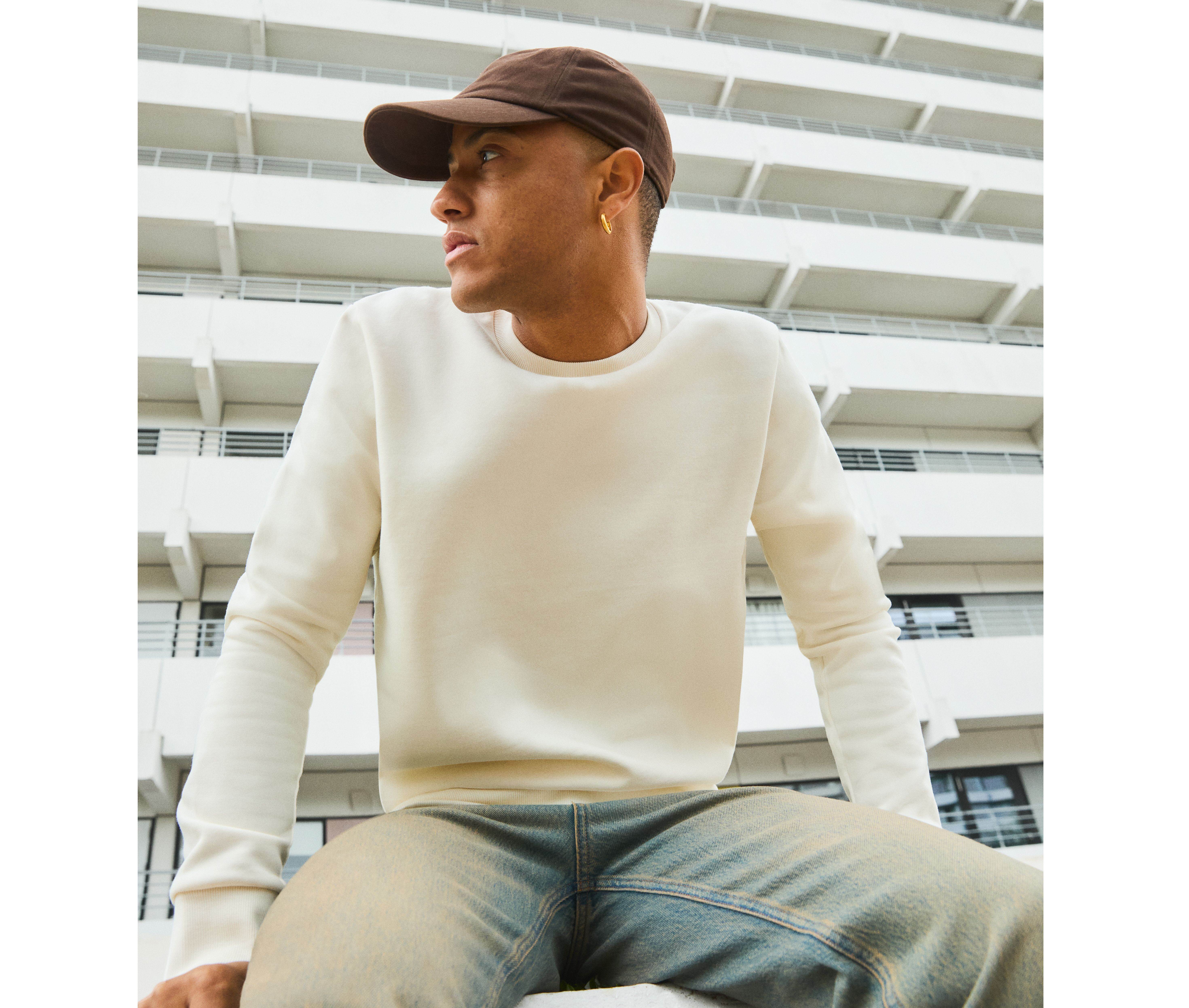 TOUR CREW